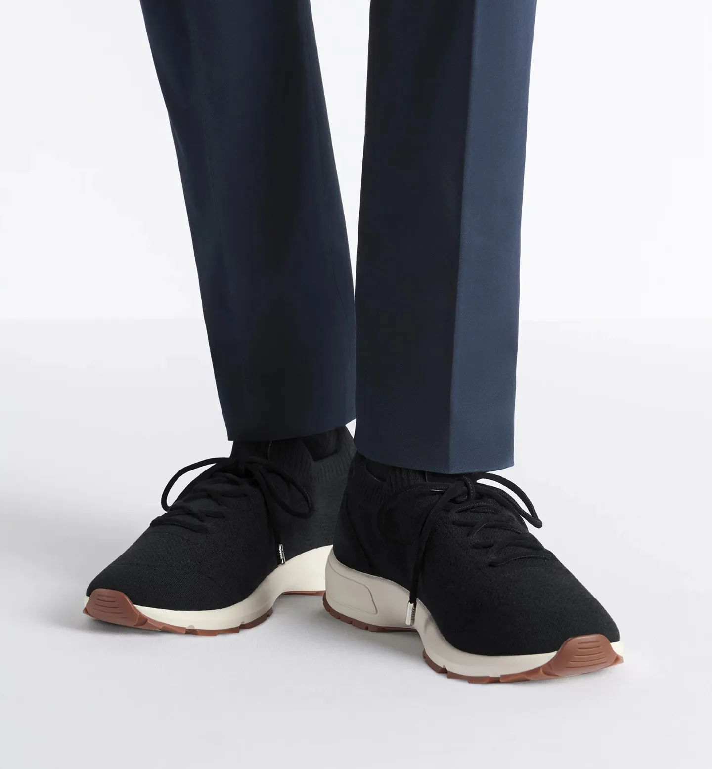 [Dior Dior] Top P: 580💰 Size: 39-44 (customized at 45.46) DIOR Dior B80 Lounge sneakers 2025 autumn and winter men's series new products. The simple silhouette and details are inspired by Dior's haute couture style. They are carefully made of cashmere, sheep wool, mulberry silk mixed jun knitted fabrics. Decorated with Dior's classic cannage pattern. Tonal suede stitching on the back and Dior embossed patch on the tongue enhance the style. TPU foam outsole.